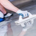 Zalety wygrzewania posadzki z betonu: większa wytrzymałość i mniejsze ryzyko pęknięć