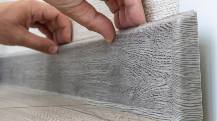 Listwy przypodłogowe zlicowane ze ścianą montaż